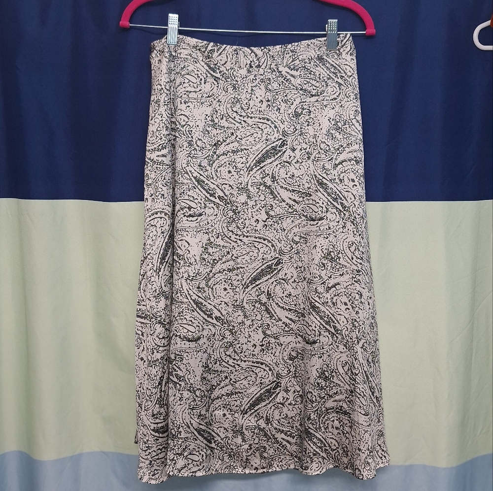 Pretty satin black and white skirt